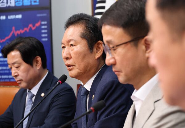 더불어민주당 정청래 대표가 10일 국회에서 열린 최고위원회의에서 발언하고 있다. [연합뉴스]