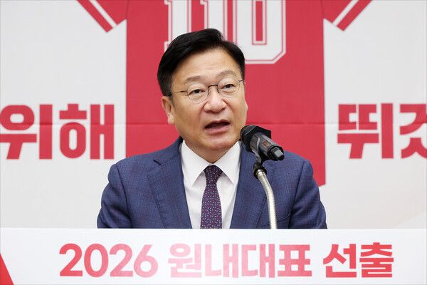 결선투표 끝에 당선된 국민의힘 신임 정점식 원내대표가 10일 국회에서 열린 원내대표 선출을 위한 의원 총회에서 당선 소감을 말하고 있다. [연합뉴스]