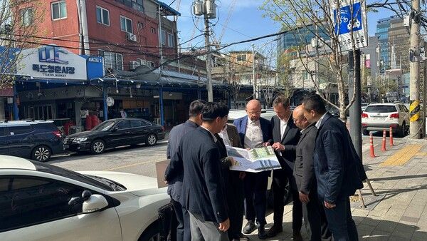 최근 양사가 성수3지구를 방문해 현장 점검을 하고 있는 모습. [삼성물산]