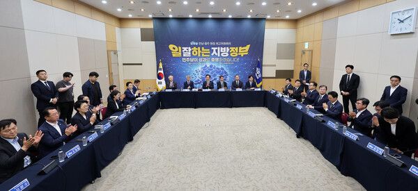 12일 광주 서구 김대중컨벤션센터에서 더불어민주당 전남ㆍ광주 현장 최고위원회의가 열리고 있다. [연합뉴스]