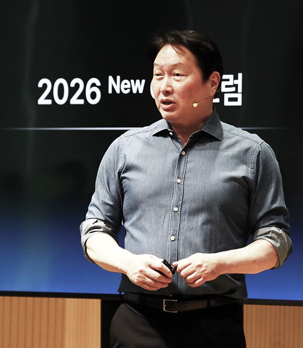 최태원&nbsp;SK그룹 회장이&nbsp;13일 경기 이천시&nbsp;SKMS&nbsp;연구소에서 열린 ‘2026 New&nbsp;이천포럼’에서 마무리 발언을 하고 있다. [SK그룹]