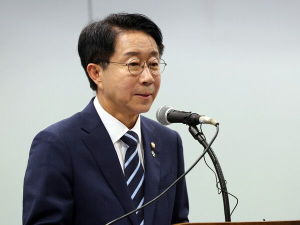 조정식 국회의장이 15일 서울 마포구 연세대학교 김대중도서관 컨벤션홀에서 열린 '6ㆍ15 남북정상회담 26주년 기념식 및 특별강연'에서 축사하고 있다. [연합뉴스]