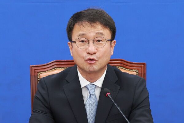 더불어민주당 한병도 원내대표가 18일 국회에서 열린 정책조정회의에서 발언하고 있다.[연합뉴스]