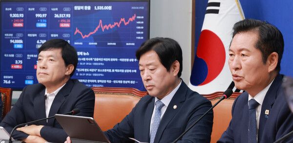 더불어민주당 정청래 대표가 19일 국회에서 열린 최고위원회의에 참석해 발언하고 있다. [연합뉴스]