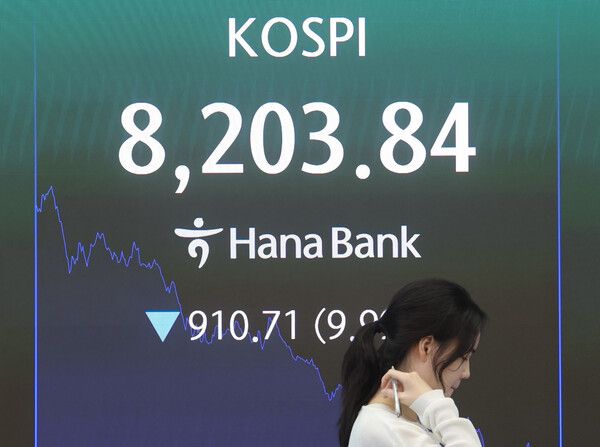 23일 서울 중구 하나은행 딜링룸 모습. [연합뉴스]