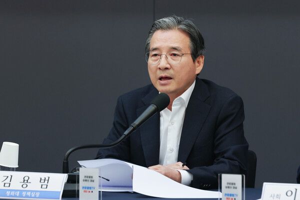 김용범 대통령비서실 정책실장이 24일 서울 중구 프레스센터에서 열린 관훈토론회에서 모두발언을 하고 있다. [연합뉴스]
