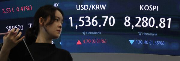 29일 서울 중구 하나은행 딜링룸 모습. [연합뉴스]