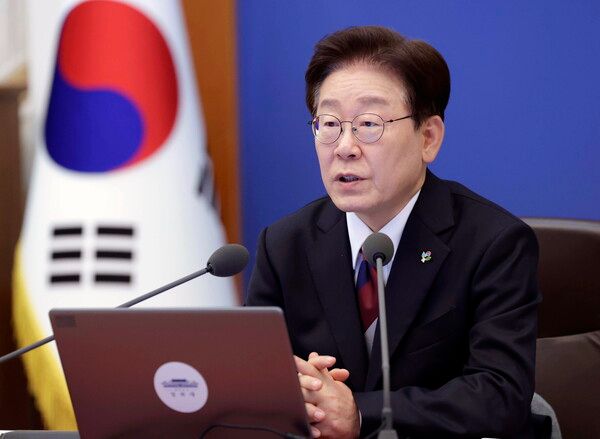 이재명 대통령이 4일 청와대에서 열린 수석보좌관회의에서 발언하고 있다. [연합뉴스]