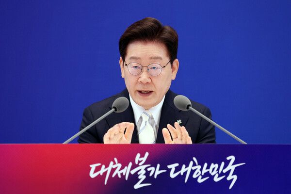 이재명 대통령이 8일 청와대 영빈관에서 열린 취임 1주년 기자회견에서 발언하고 있다. [연합뉴스]