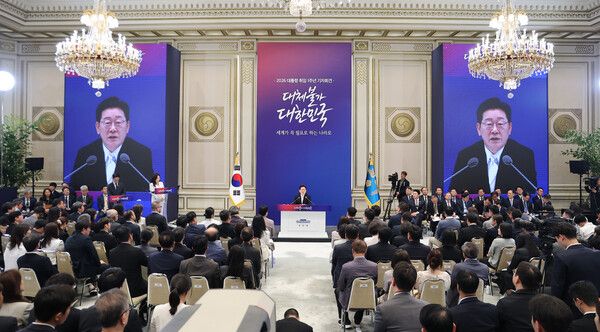 이재명 대통령이 8일 청와대 영빈관에서 열린 취임 1주년 기자회견에서 발언하고 있다. [연합뉴스]