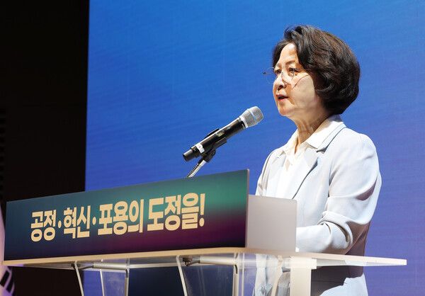 추미애 경기도지사가 1일 경기도 수원시 영통구 경기도청에서 열린 취임식에서 취임사를 하고 있다. [연합뉴스]