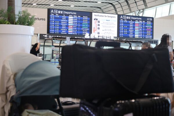 항공편 기다리는 제주공항 이용객. [연합뉴스]