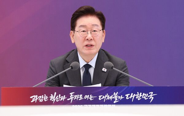 이재명 대통령이 13일 청와대에서 열린 국가재정전략회의에서 발언하고 있다. [연합뉴스]