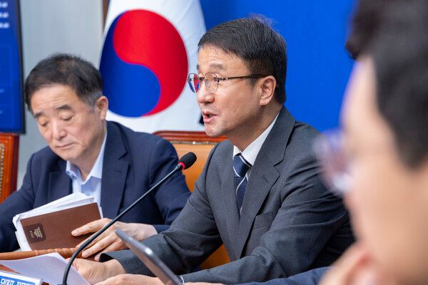 더불어민주당 한병도 당 대표 직무대행 및 원내대표가 1일 국회에서 열린 최고위원회의에서 22대 하반기 국회 운영 방향에 대해 말하고 있다. [연합뉴스]