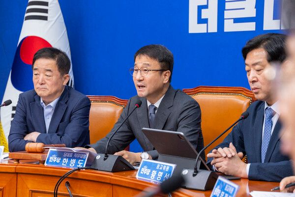 더불어민주당 한병도 당 대표 직무대행 겸 원내대표가 20일 국회에서 열린 최고위원회의에서 발언하고 있다. [연합뉴스]