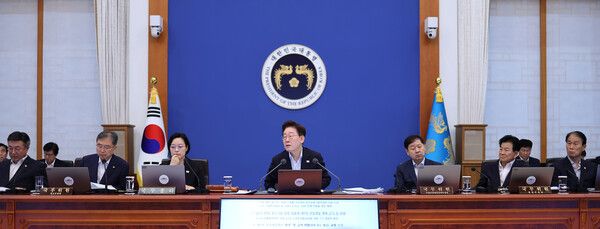 이재명 대통령이 21일 청와대에서 국무회의를 주재하고 있다. [연합뉴스]