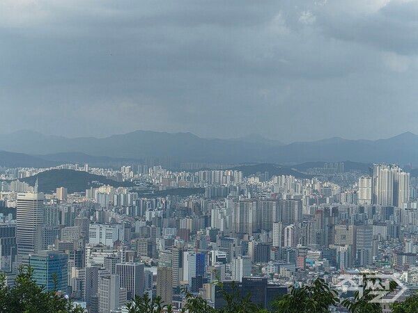 남산에서 바라본 서울 전경. [임나래 기자]