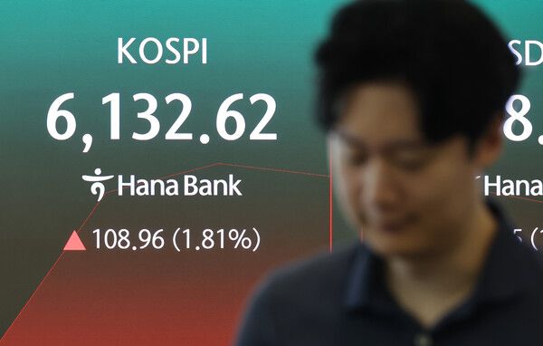 29일 서울 중구 하나은행 딜링룸 모습. [연합뉴스]