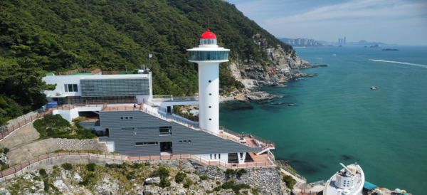 부산지방해양수산청이 여름방학을 맞아 내륙지역 청소년을 대상으로 특별 개방하는 영도등대 전경. [부산지방해양수산청]