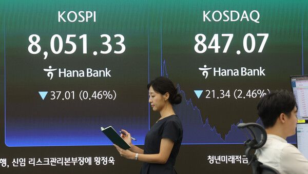 6일 서울 중구 하나은행 딜링룸 모습. [연합뉴스]