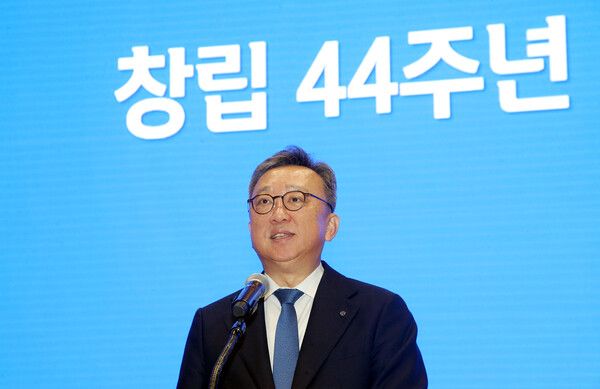 정상혁 신한은행장이 7일 본점에서 열린 창립 44주년 기념식에서 발언하고 있다. [신한은행]