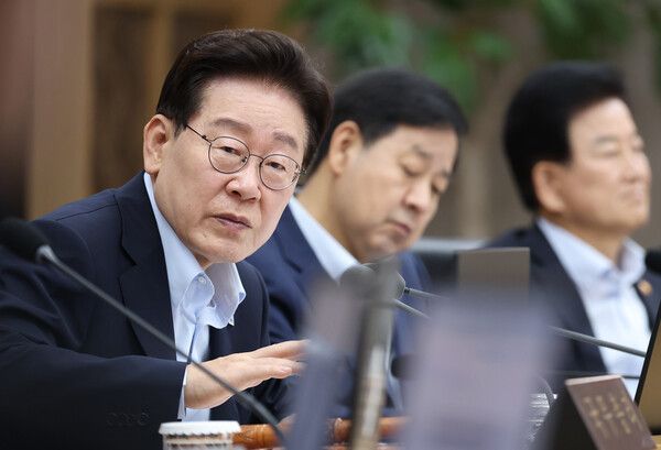 이재명 대통령이 11일 정부세종청사에서 열린 국무회의에서 발언하고 있다. [연합뉴스]