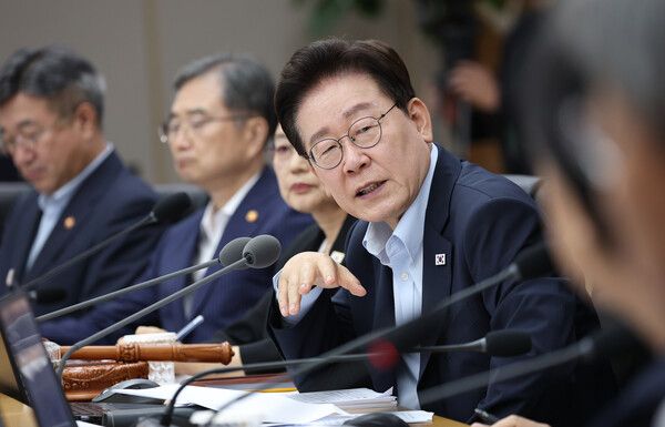이재명 대통령이 11일 정부세종청사에서 열린 국무회의에서 발언하고 있다. [연합뉴스]