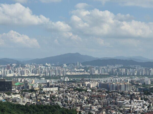 남산에서 바라본 서울 전경. [임나래 기자]
