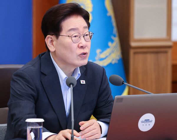 이재명 대통령이 4일 청와대에서 열린 국무회의에서 발언하고 있다. [연합뉴스]