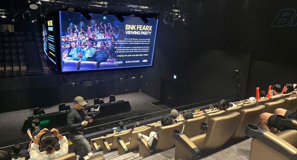 BNK금융그룹은 후원 중인 부산 연고 프로 e스포츠 구단 BNK FEARX의 LCK 정규시즌 3라운드 경기가 열린 지난 1일 ‘BNK 브랜드데이’를 개최하고 서울과 부산에서 다양한 고객 참여형 행사를 진행했다. [BNK금융그룹]