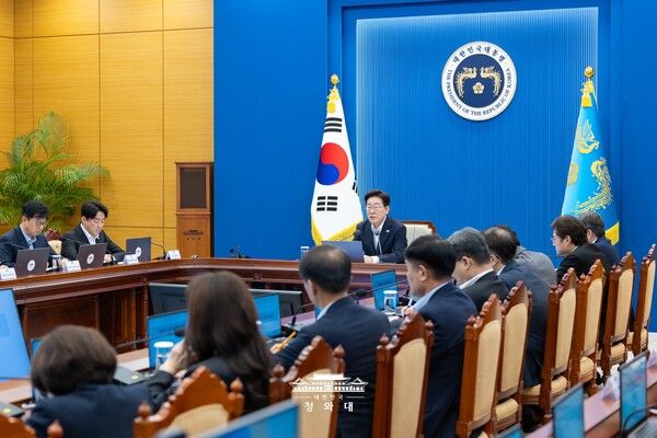 이재명 대통령이 6일 청와대에서 열린 수석보좌관회의에서 발언하고 있다. [청와대]
