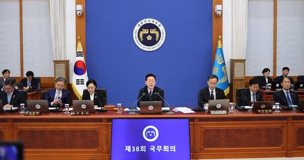 이재명 대통령이 1일 청와대에서 열린 국무회의에서 발언하고 있다. [연합뉴스]