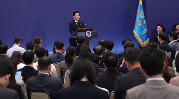 이재명 대통령이 18일 청와대 영빈관에서 기자회견을 하고 있다. [연합뉴스]