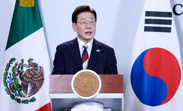 이재명 대통령이 24일(현지시간) 멕시코시티 대통령궁에서 열린 클라우디아 셰인바움 멕시코 대통령과의 공동언론발표에서 발언하고 있다. [연합뉴스]