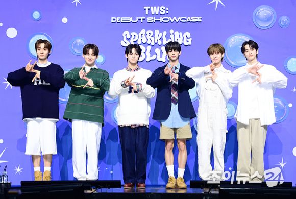 1 on Album Charts Simultaneously,KpopNews