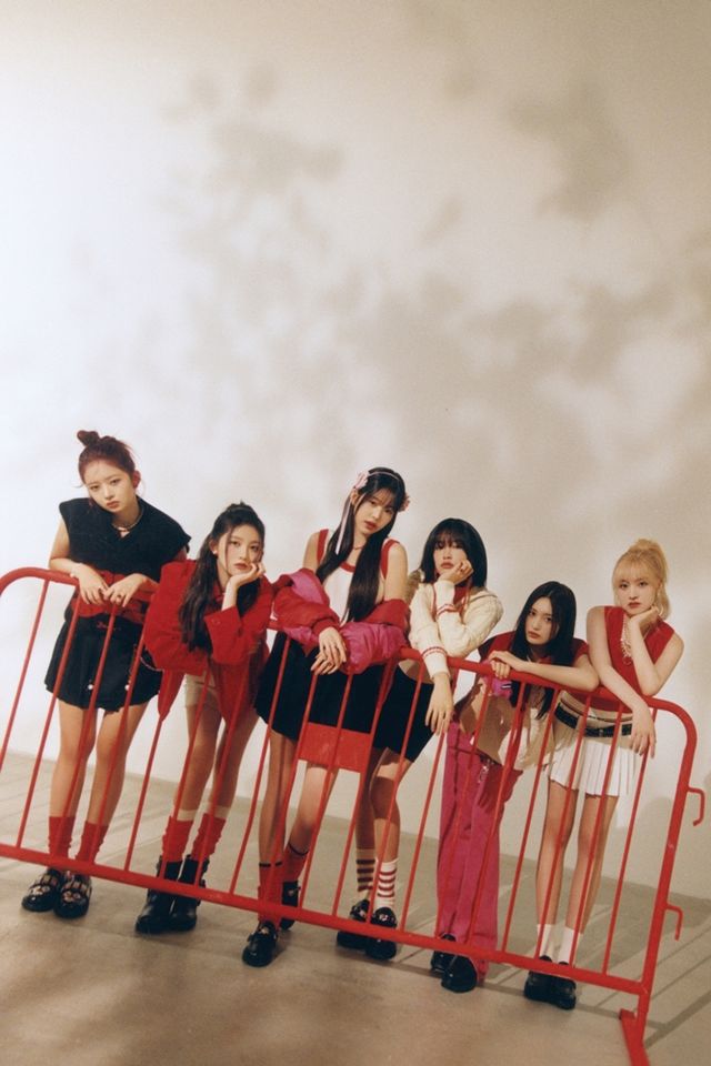 02_아이브_Off The Record_단체 콘셉트 포토.jpg