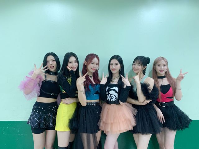 위클리, 미니 5집 _ColoRise_ 글로벌 앨범 차트 상위권 진입 → _ 쇼케이스 완벽 성료... 컴백 _청신호_ (2).jpg