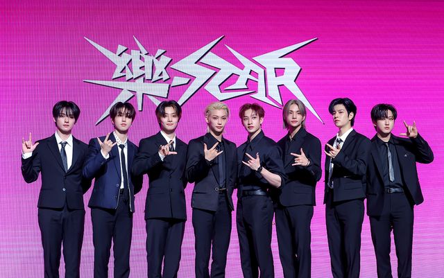 스트레이 키즈 단체 (1) (1).jpg