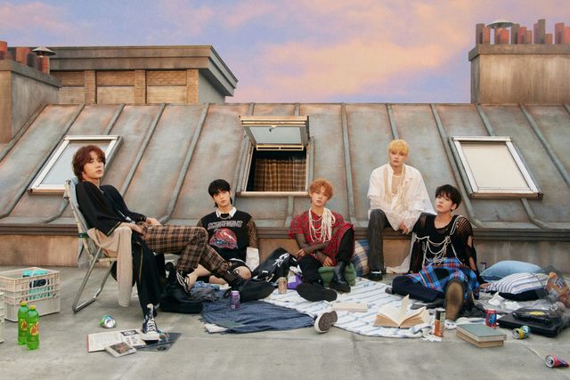 투모로우바이투게더_이름의 장 FREEFALL_CLARITY 포토_단체 (5).jpg