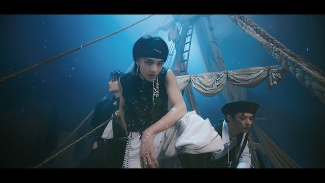 스트레이 키즈 '락 (樂)' 뮤직비디오 티저 섬네일.jpg