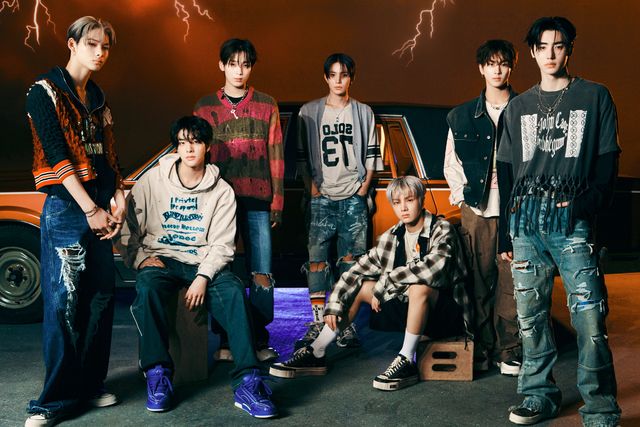 엔하이픈_ORANGE BLOOD_KSANA 버전 콘셉트 포토_단체 (4) (1).jpg