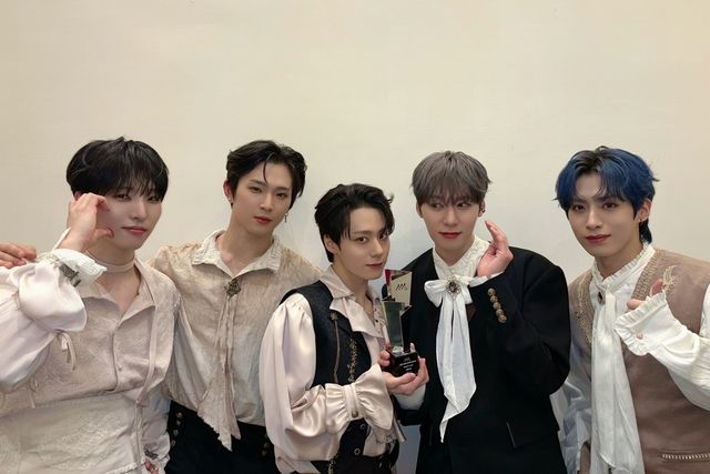 원어스_2023 AAA_수상 인증샷.jpg