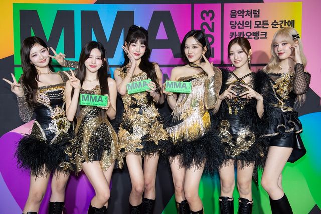 3_아이브_MMA_3관왕_단체샷.jpg