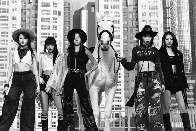 르세라핌 'UNFORGIVEN' 콘셉트 3 단체 (1).jpg