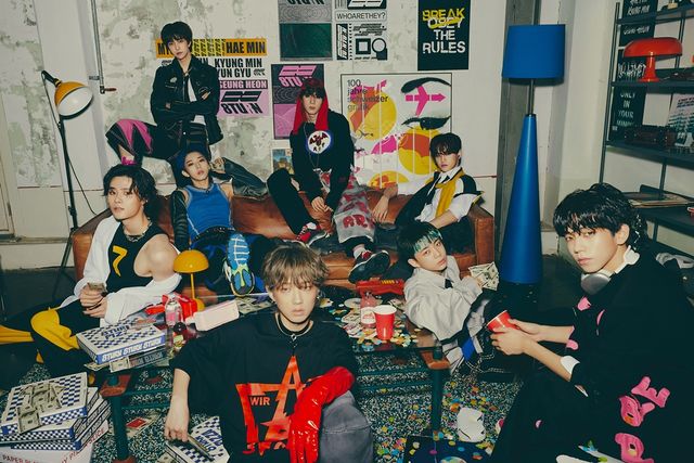 (0703) 8TURN(에잇턴), 단체 이미지.jpg