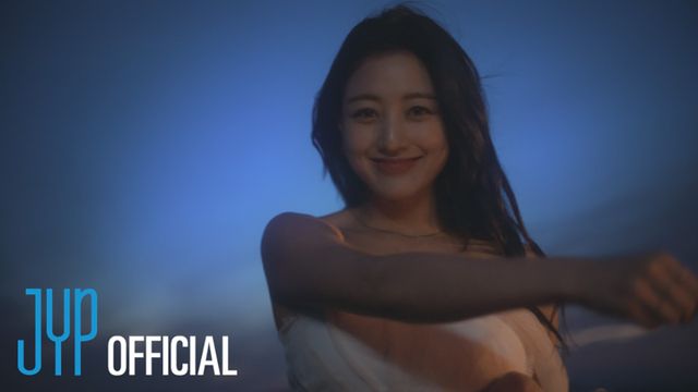 트와이스 지효 타이틀곡 'Killin' Me Good' 뮤비 티저 2 섬네일.jpg