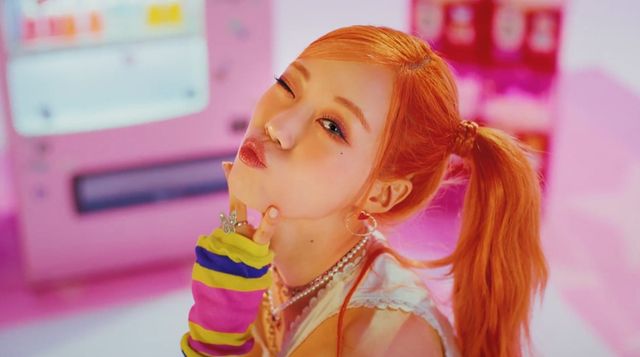 허영지_LOVE MV 티저 갈무리5.jpg