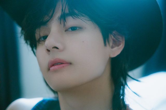 방탄소년단 뷔_솔로 앨범 Layover 콘셉트 포토(2) (1).jpg