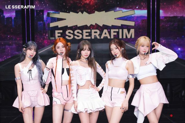 르세라핌 'Perfect Night' 단체 사진 (2).jpg