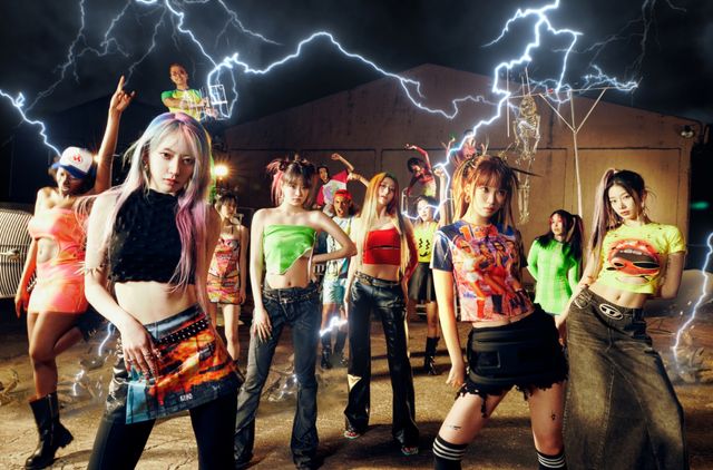 르세라핌 'CRAZY' 콘셉트 사진_단체 (1) (7).jpg